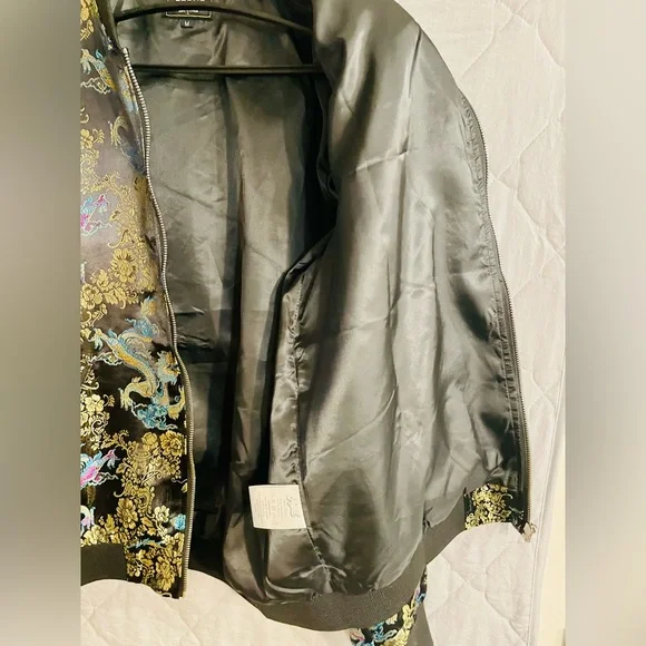 Light weight beautiful Jacket Size Medium - Picture 5 of 6